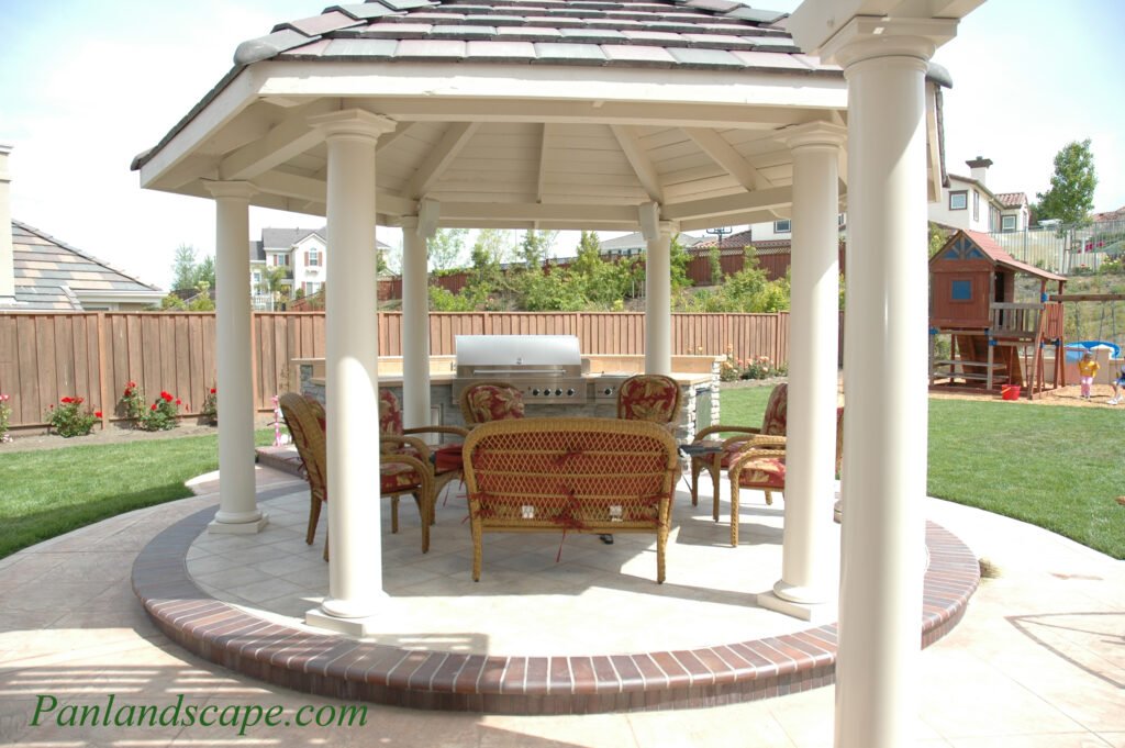 Kitchen & Outdoor Seating